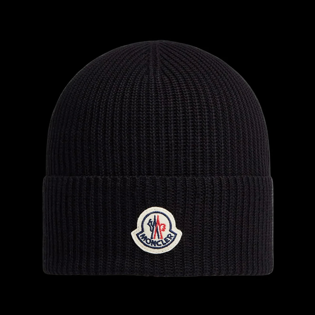 Moncler hat Vendor