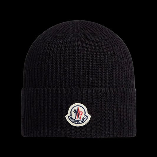 Moncler hat Vendor